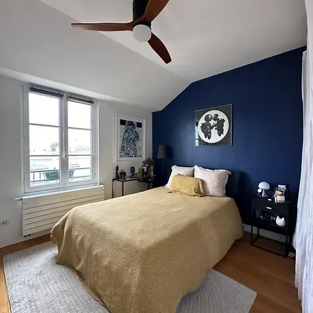 Vue Tour Eiffel, Proche Champs Elysee. * Париж