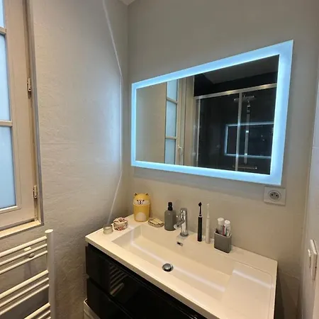 Vue Tour Eiffel, Proche Champs Elysee. Апартаменты Париж