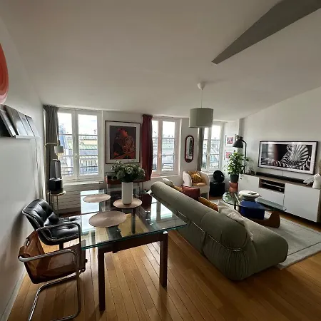 Vue Tour Eiffel, Proche Champs Elysee. * Париж