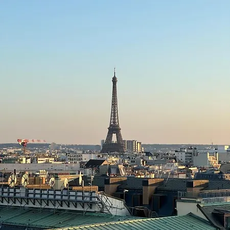 Апартаменты Vue Tour Eiffel, Proche Champs Elysee. Париж